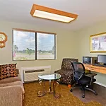 Super 8 By Wyndham Mcgehee 